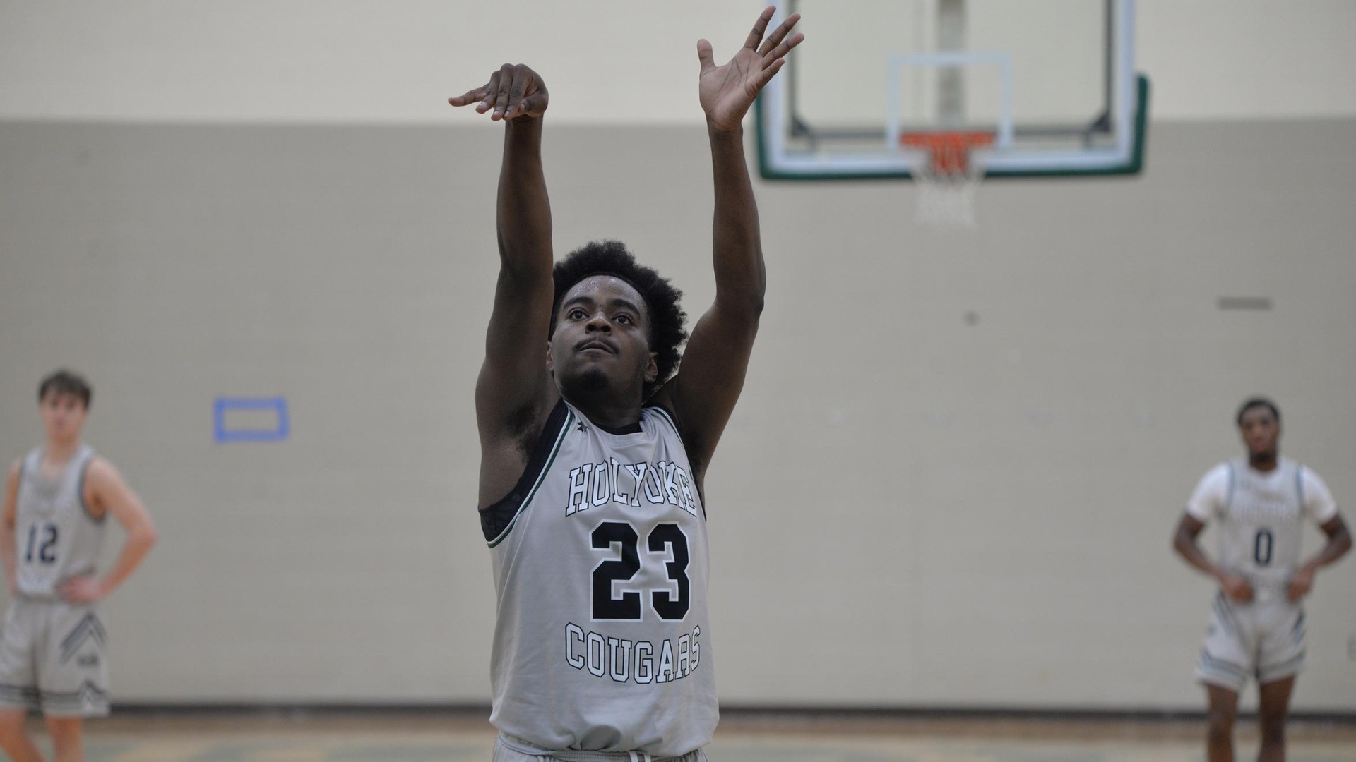 Men&rsquo;s Basketball Bounces into Break