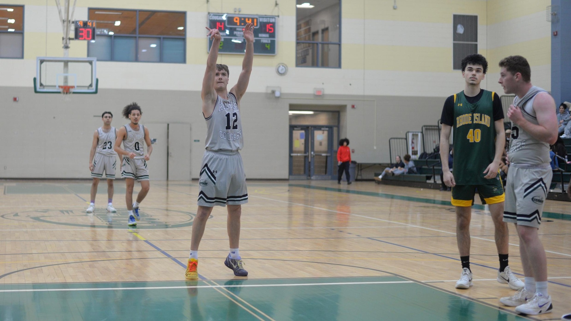 Men&rsquo;s Hoop Comes Close in Consecutive Games