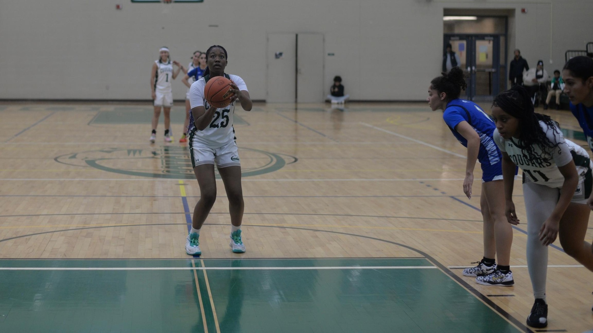 Women&rsquo;s Hoop Scores Big in Non-Regional Road Win