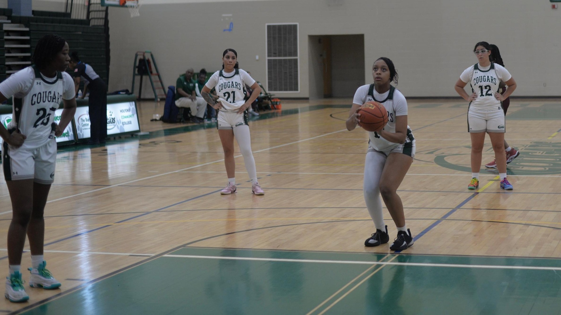 Women&rsquo;s Basketball Stomps Local Rival